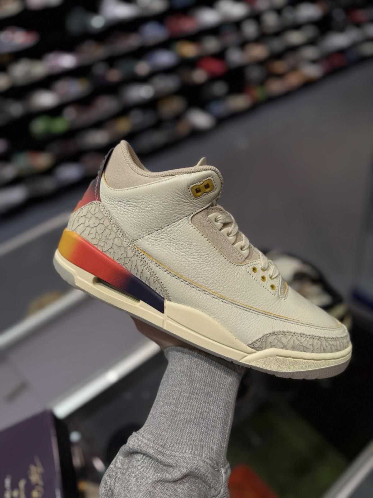 Jordan Brand 10.5 - Nike Air Jordan 3 Retro SP J Balvin Medellin Sunset Size US 10.5 / EU 43-44 - 10 Thumbnail