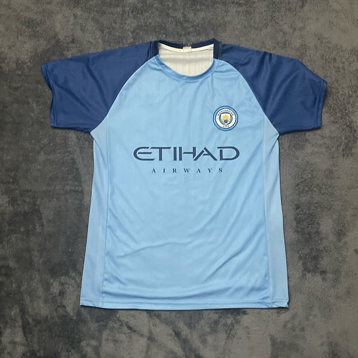 Other Manchester city jersey Size US L / EU 52-54 / 3 - 1 Preview