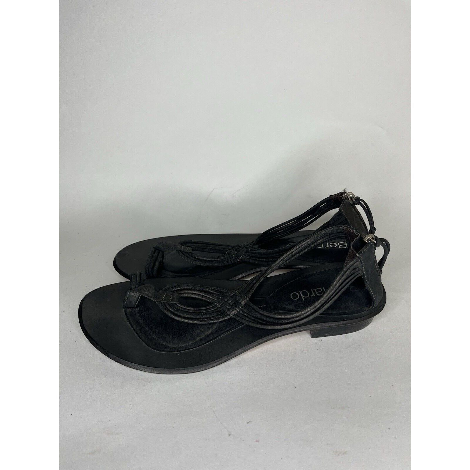Other Bernardo Black Leather Toe Post Back Zipper Heel Sandals Wom Size US 8.5 / IT 38.5 - 10 Thumbnail