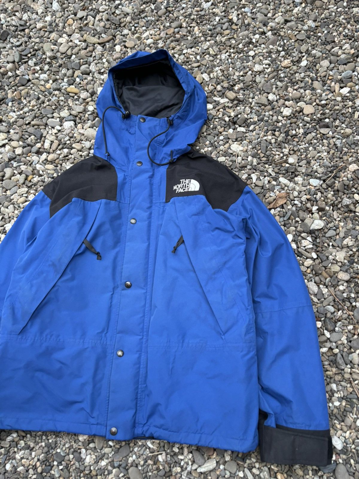 The North Face × Vintage Vintage The North Face 1990 Aztec Blue Gore-Tex Jacket Size US L / EU 52-54 / 3 - 5 Thumbnail