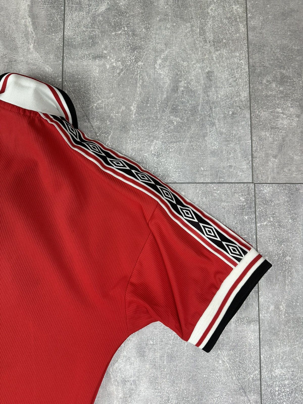 Umbro Umbro Manchester United 1998/99 Home Soccer Retro Jersey Size US XS / EU 42 / 0 - 18 Thumbnail