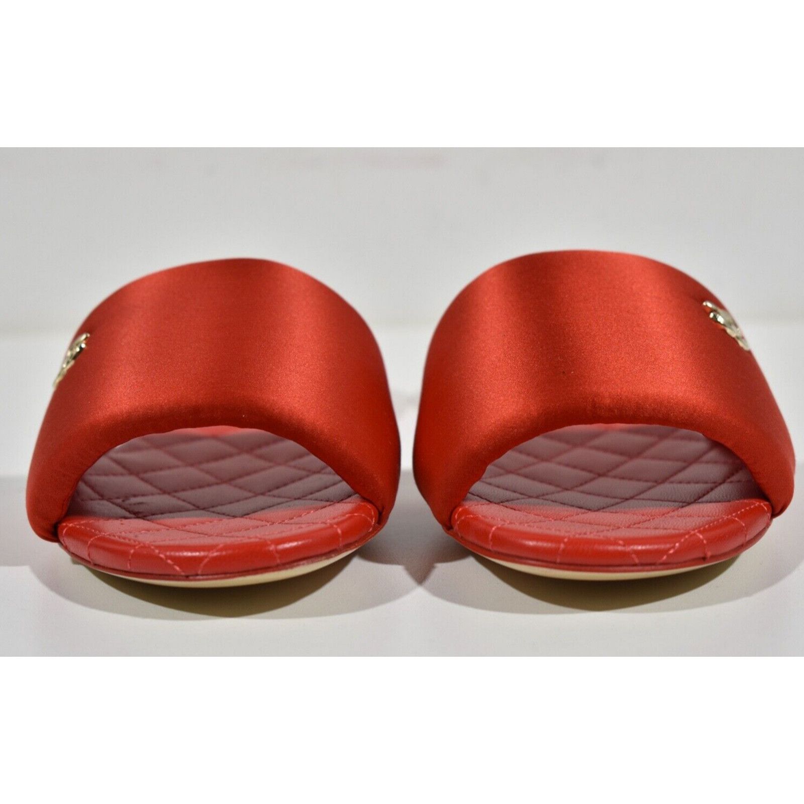 Chanel 22P CC Logo Quilted Leather Slide Mule Sandal Flop Flat 39 Size US 9 / IT 39 - 7 Thumbnail