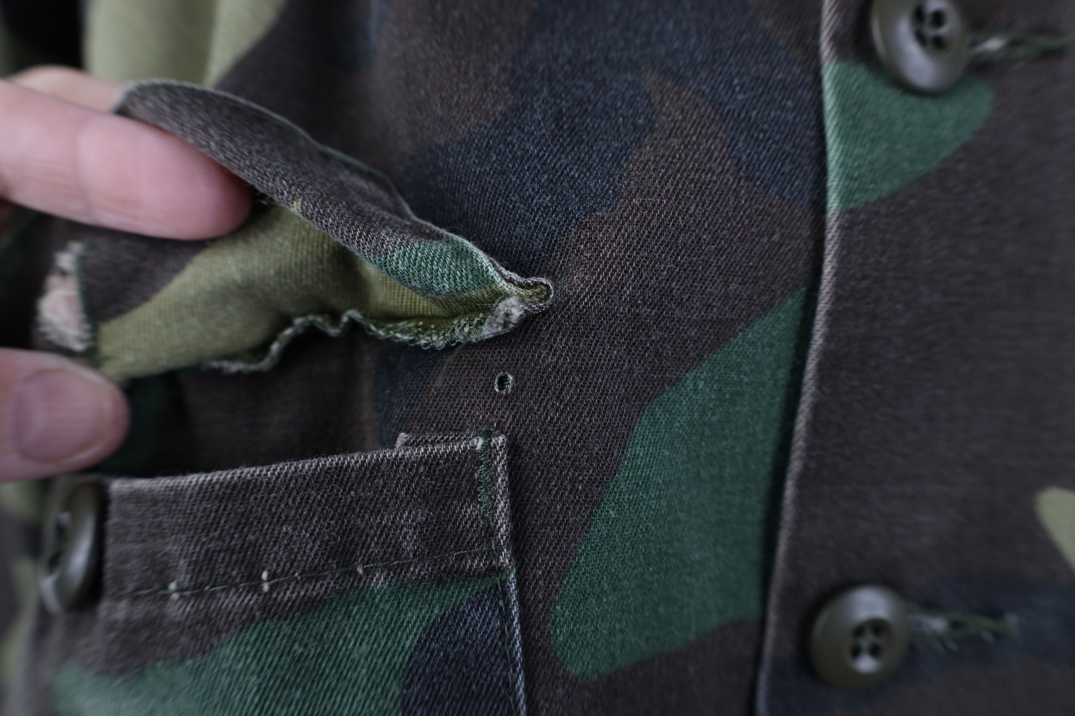 Vintage Vintage 70s Military Camouflage Combat Field Shirt Jacket Size US L / EU 52-54 / 3 - 6 Thumbnail