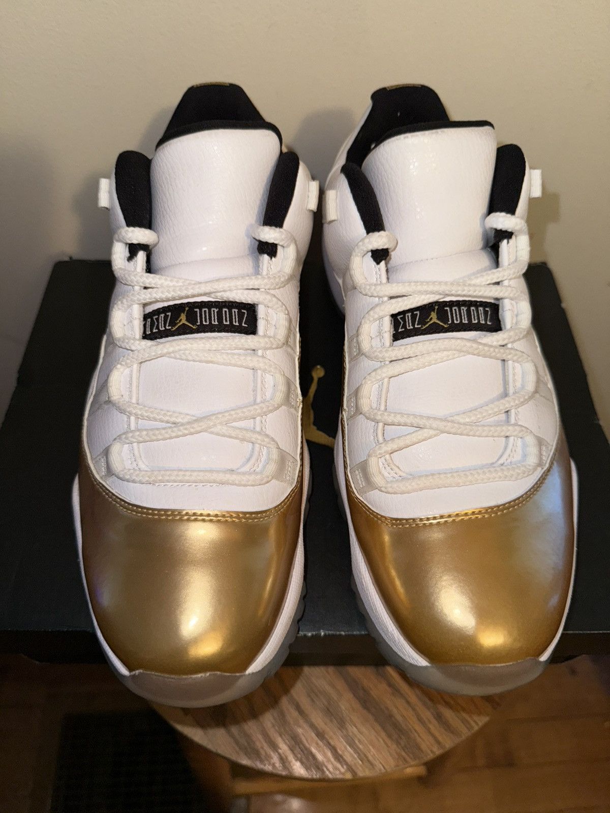Jordan Brand Air Jordan Retro 11 Low “Closing Ceremony” EXC w/OG Box sz 9 Size US 9 / EU 42 - 7 Thumbnail