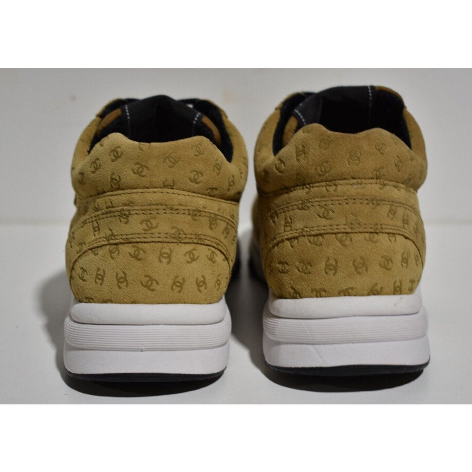 Chanel 22A Printed CC Logo White Flat Runner Trainer Sneaker 38.5 Size US 8.5 / IT 38.5 - 11 Thumbnail