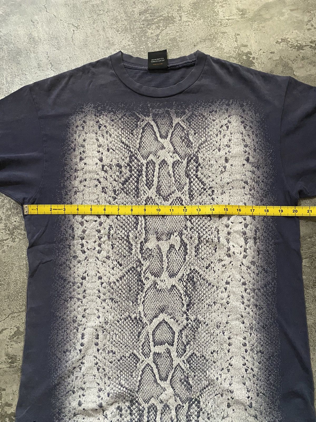 FUCT Rare Vintage Fuct snake skin tshirt Size US L / EU 52-54 / 3 - 9 Thumbnail