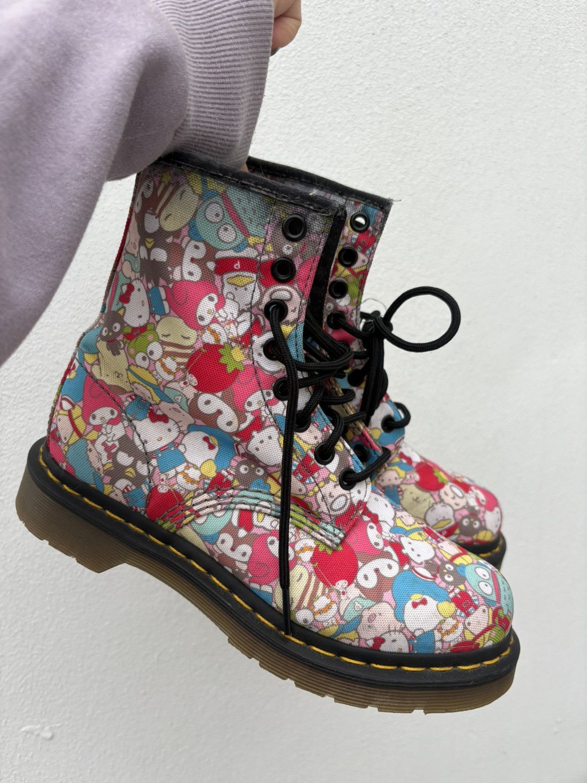 Dr. Martens Dr Martens x Hello kitty limited edition boots Size US 7 / IT 37 - 6 Thumbnail