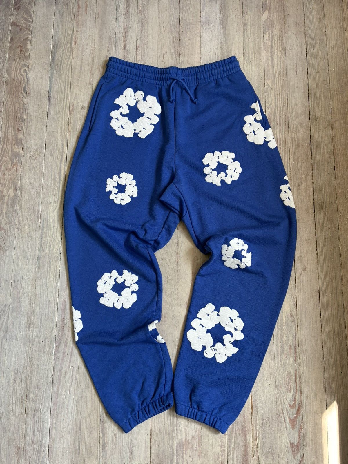DENIM TEARS Denim Tears Wreath Sweatpants Medium Size US 32 / EU 48 - 1 Thumbnail