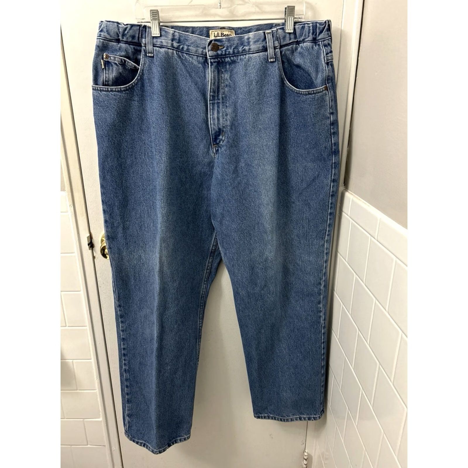 Vintage LL Bean Jeans Mens Size 40x29 Blue Straight Leg Comfort Waist 250265 Denim 5-Pocket Regular Fit Shirt Pants Clothes Size US 40 / EU 56 - 2 Thumbnail