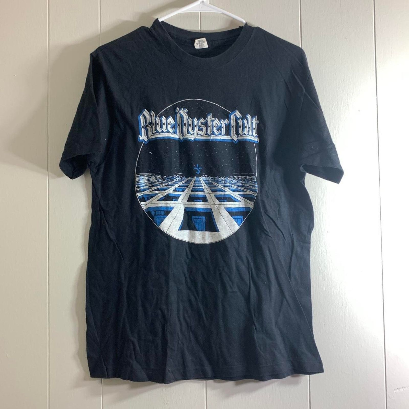 Hanes 1981 BLUE OYSTER CULT Fire Of Unknown Origin tee shirt LARGE Size US L / EU 52-54 / 3 - 2 Thumbnail