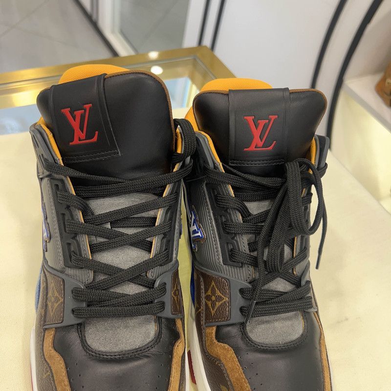Louis Vuitton Louis Vuitton Stylish Low-Top Sneakers for Men -2508 Size US 9.5 / EU 42-43 - 8 Thumbnail