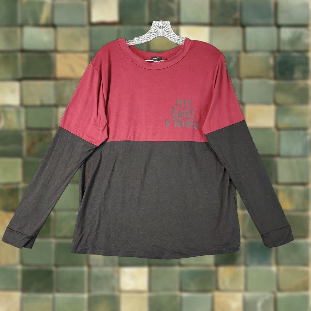 Vintage Rue 21 Womens Long Sleeve Black Maroon No Bad Vibes Graphic Top Large Size L / US 10 / IT 46 - 1 Thumbnail