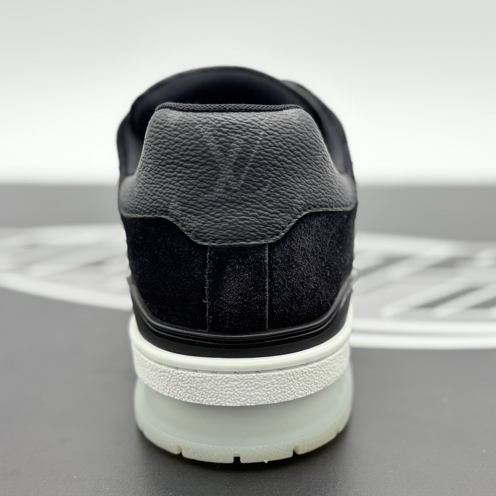 Louis Vuitton (US 9-9.5) - Louis Vuitton Trainer ' Black ' | SUPER CLEAN! Size US 9.5 / EU 42-43 - 3 Thumbnail
