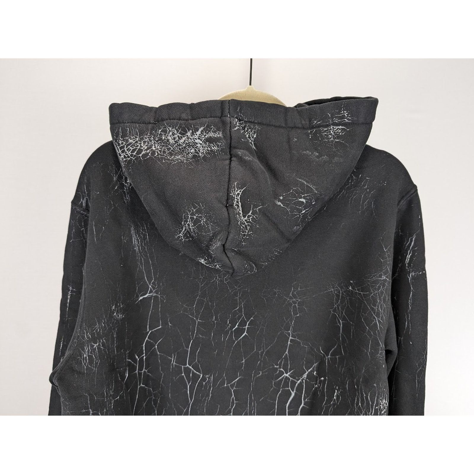 Amiri o1rshd1 Cracked Dye Core Logo Hoodie in Black Size US XL / EU 56 / 4 - 14 Thumbnail
