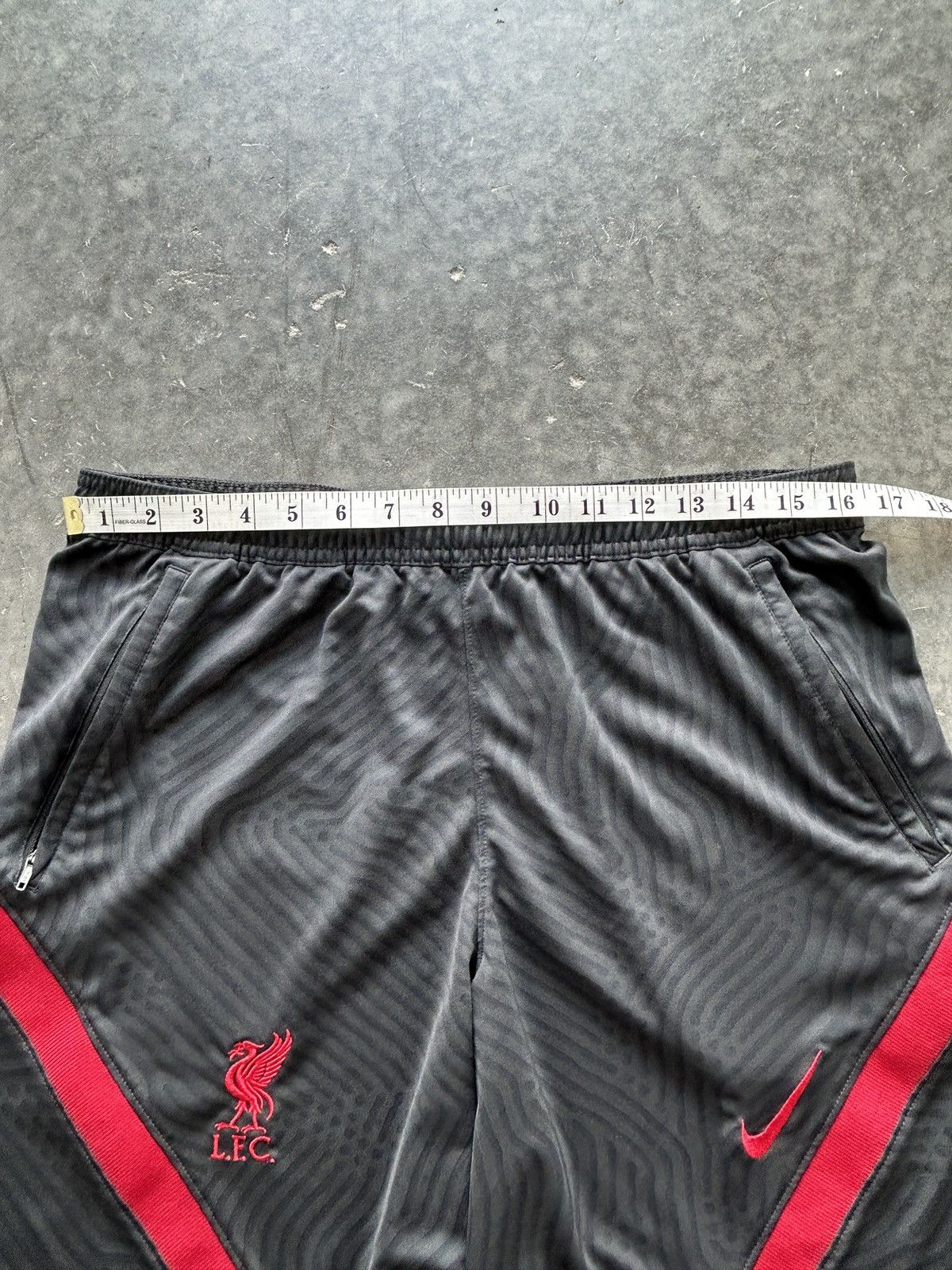 Nike 2012 Nike Liverpool FC Training Shorts Size US 34 / EU 50 - 10 Thumbnail