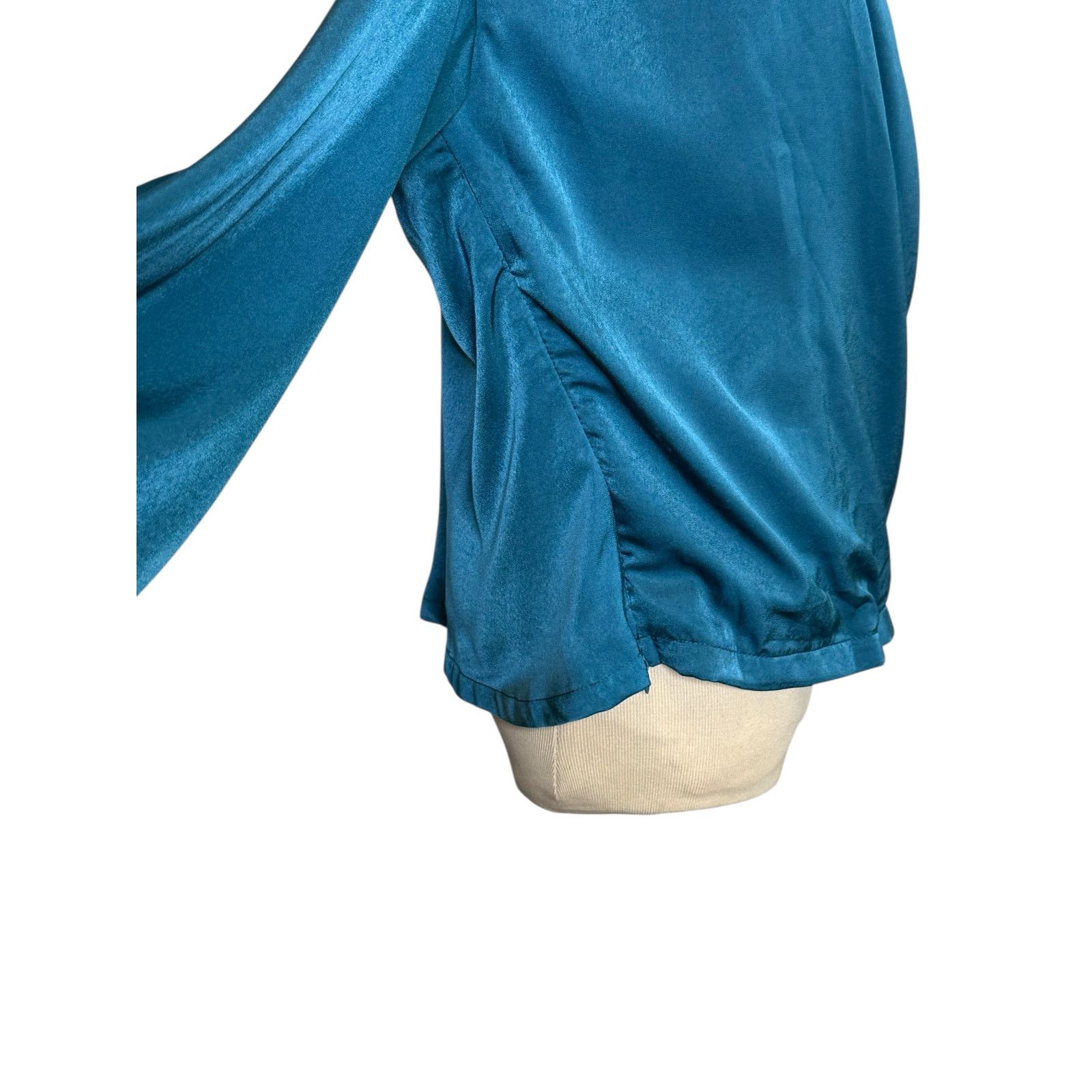 Shein Shein teal crossed front draped blouse size 6 Size M / US 6-8 / IT 42-44 - 14 Thumbnail