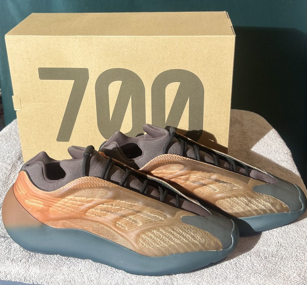 Adidas Adidas Yeezy 700 V3 "Copper Fade" – Men's Size 14.5 Like New Size US 14 / EU 47 - 7 Thumbnail