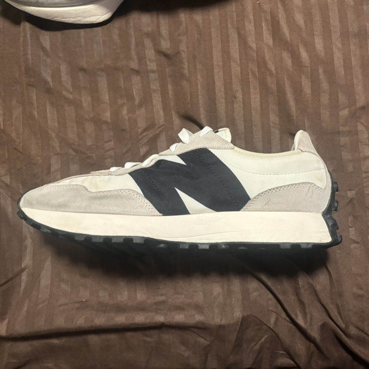 New Balance Men's New Balance 327 Sea Salt White Black Athletic 11.5 Size US 11.5 / EU 44-45 - 13 Thumbnail