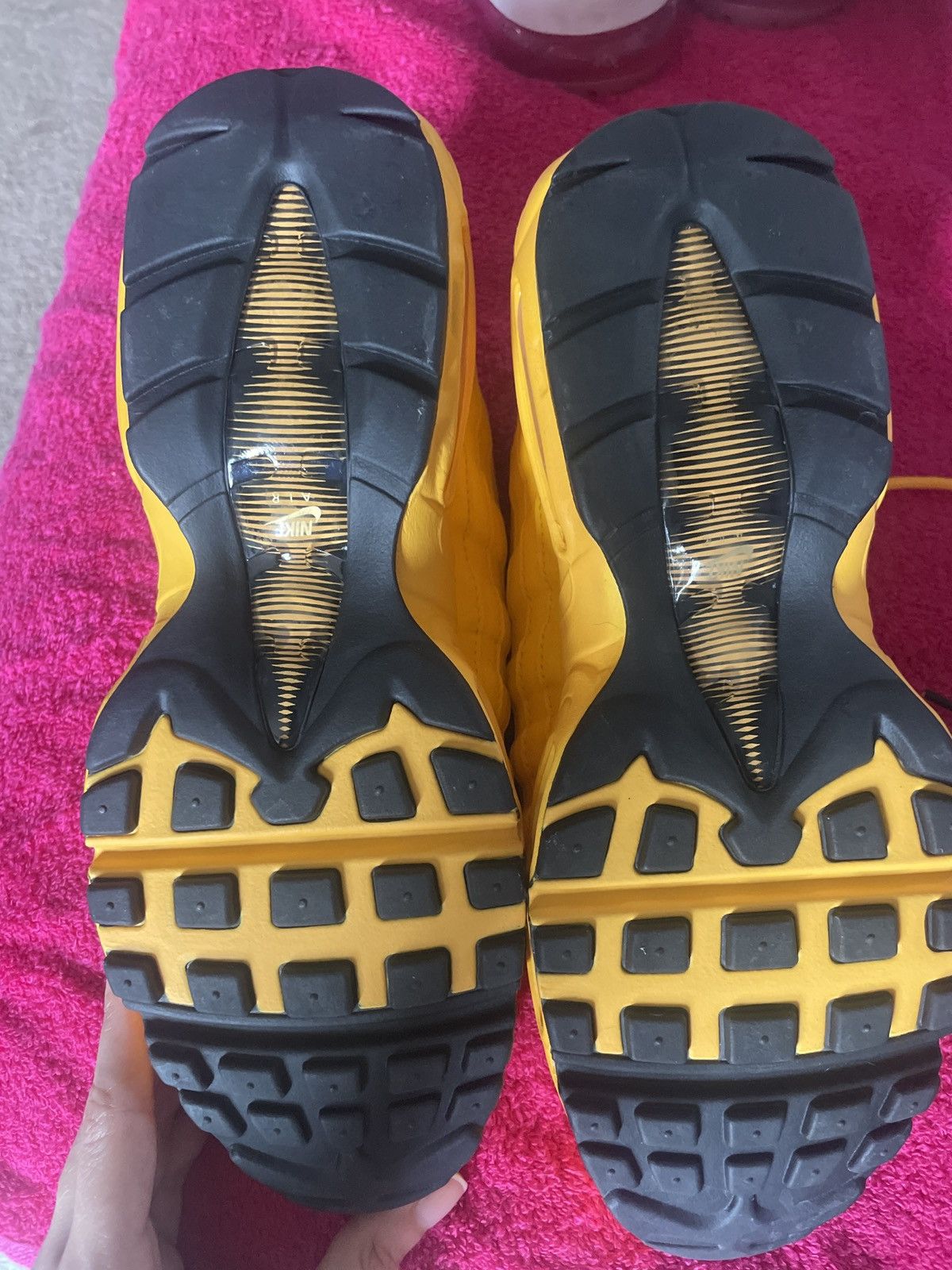 Nike Nike Air Max 95 NYC Taxi Size 7. DH0143-700 Size US 7 / IT 37 - 6 Thumbnail