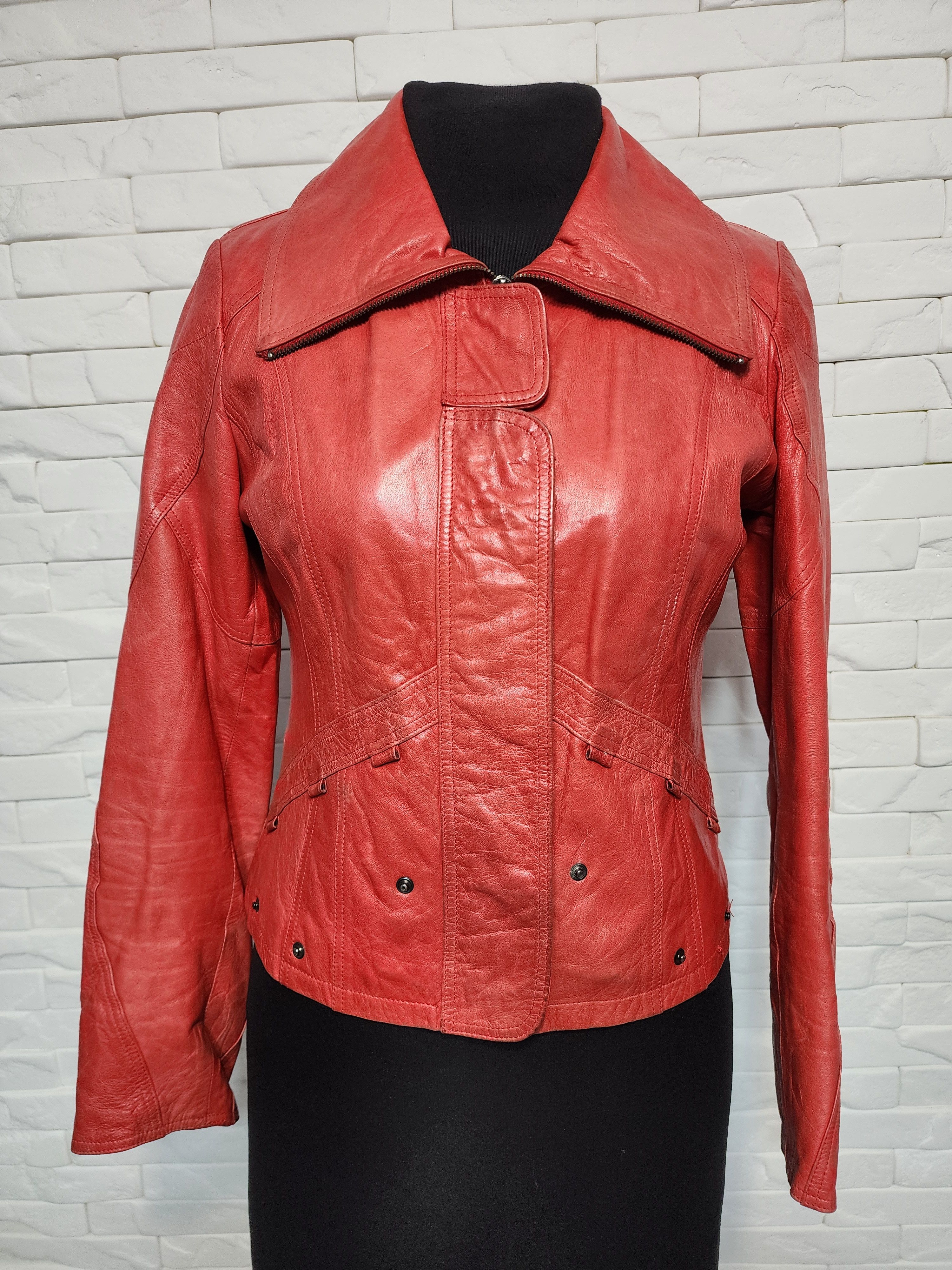 Designer Women's red leather jacket. Size M / US 6-8 / IT 42-44 - 1 Thumbnail