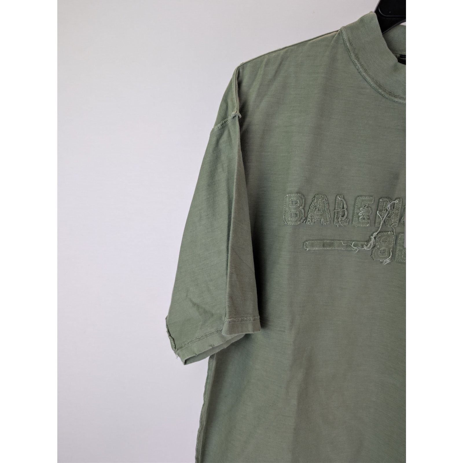Balenciaga o1rshd1 Contrast Logo Embroidery T-Shirt in Green Size US L / EU 52-54 / 3 - 6 Thumbnail