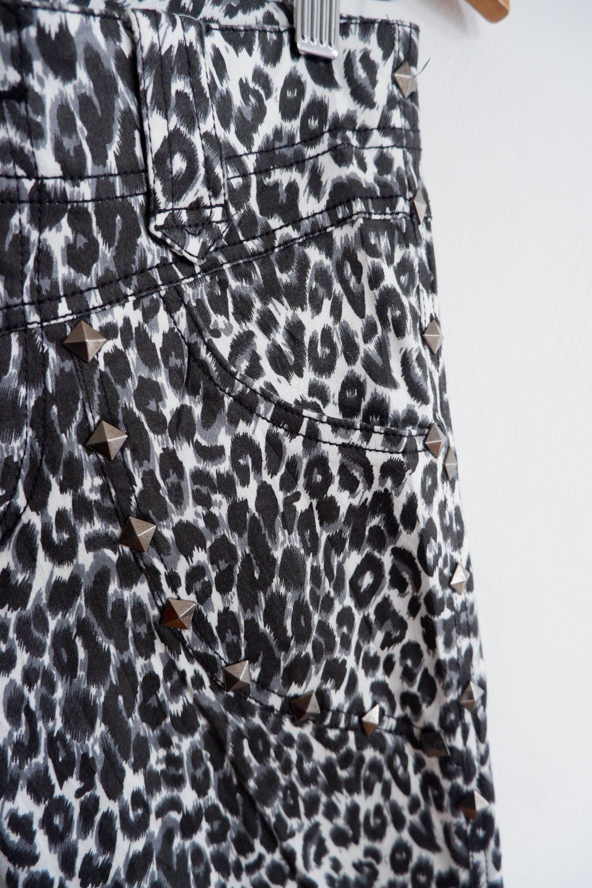 Japanese Brand Vintage Algonquins Gothic Leopard Pants Size 26" / US 2 / IT 38 - 3 Thumbnail