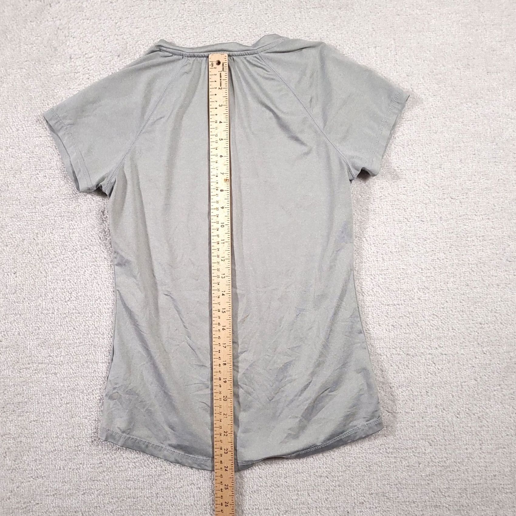 Reebok Reebok Shirt XS Gray Active Wear Running Reflective Short Sleeve Tee Women's Size XS / US 0-2 / IT 36-38 - 6 Thumbnail