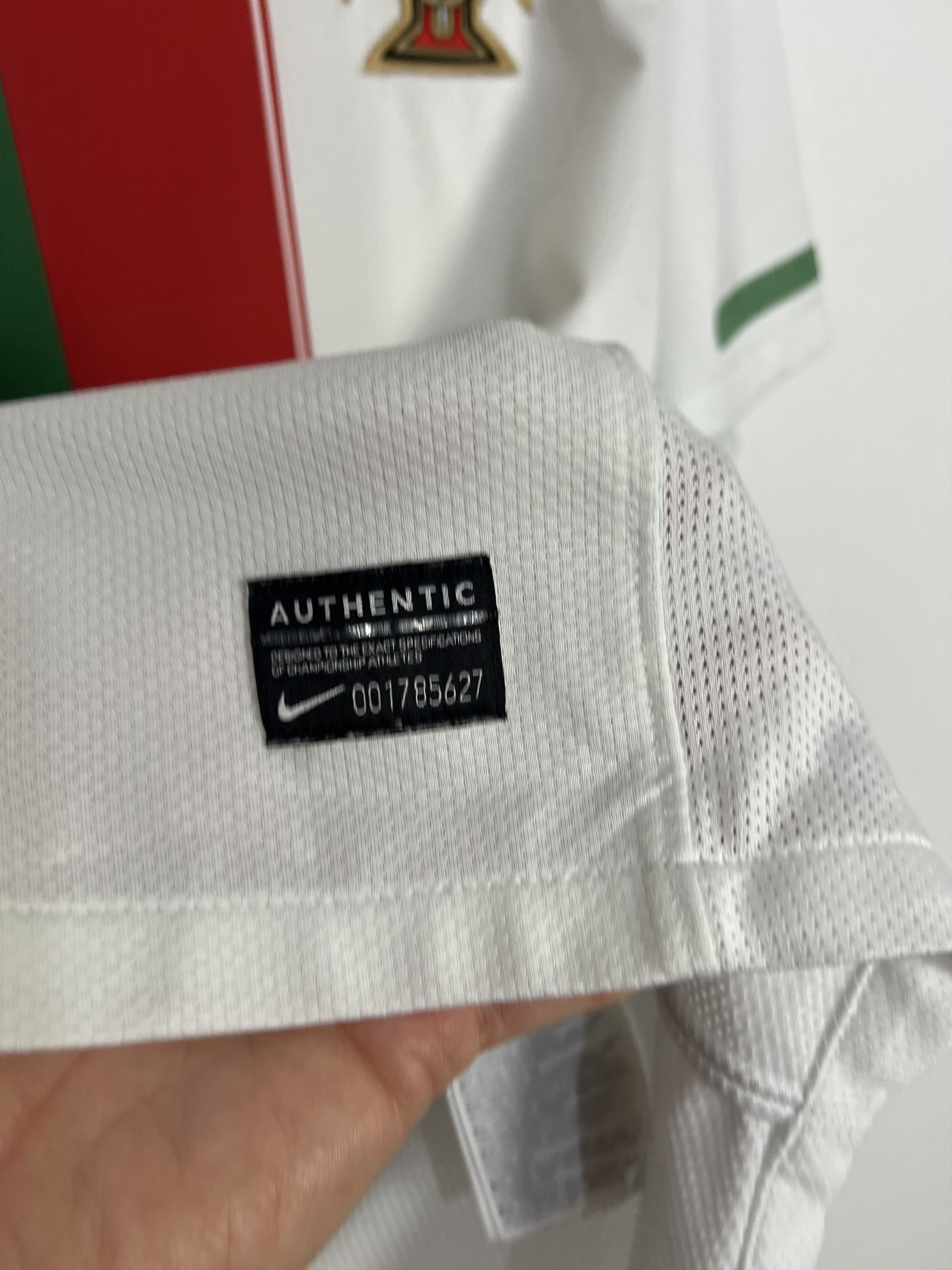 Nike Portugal Away football shirt Soccer Jersey National Trikot Size US M / EU 48-50 / 2 - 4 Thumbnail
