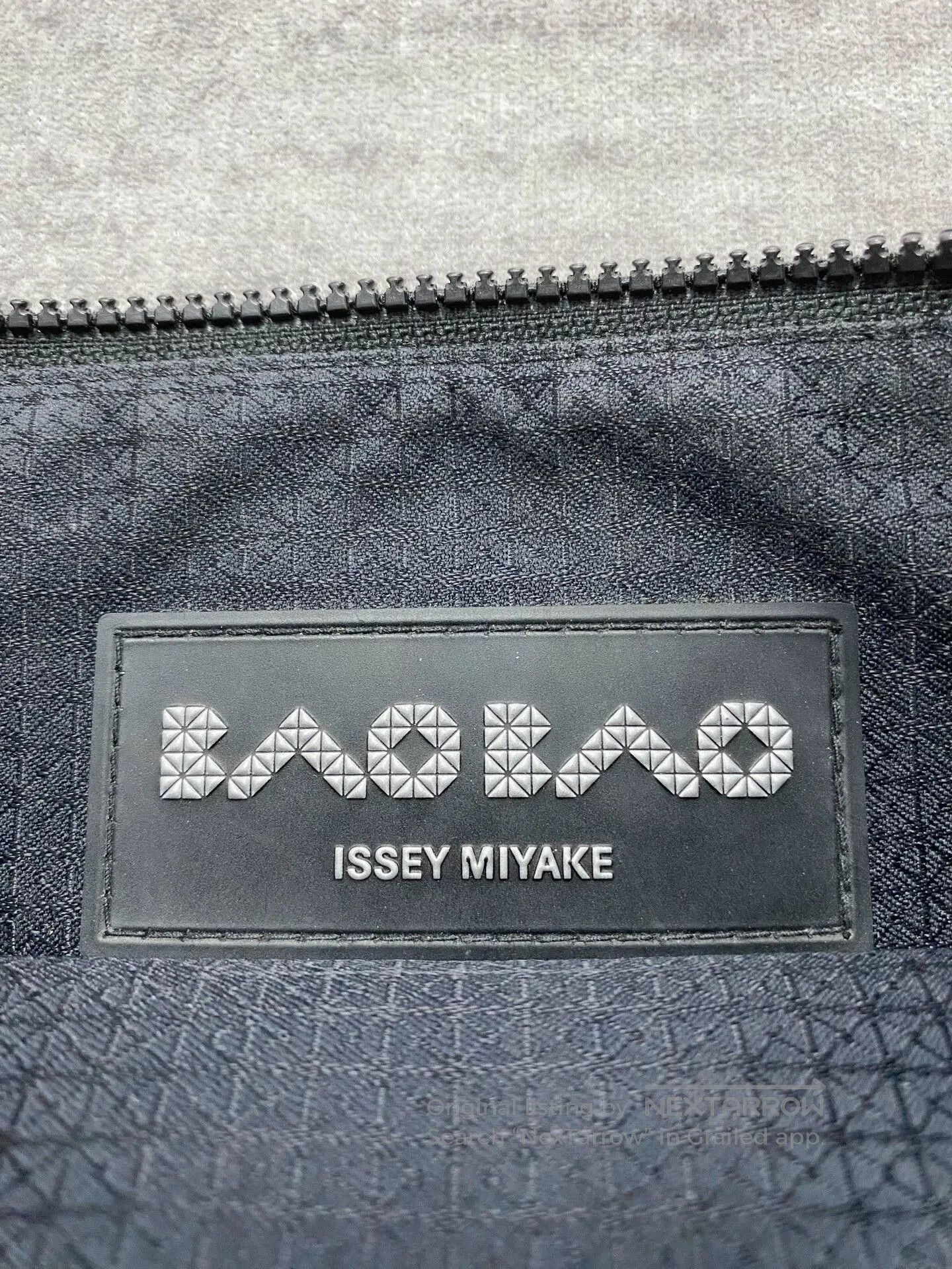 Issey Miyake Issey Miyake Silver 3x4 Shoulder Tote Bag. Size ONE SIZE - 6 Thumbnail