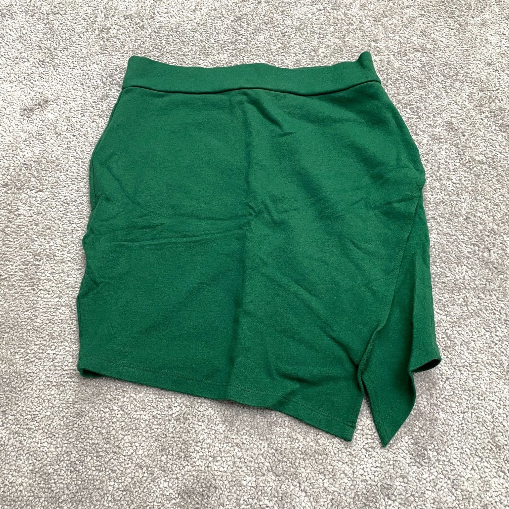 Forever 21 FOREVER 21 Wrap Mini Skirt Juniors M Green Casual Pencil Asymmetric Stretch Front Slit Lightweight Knit Size 32" / US 10 / IT 46 - 2 Thumbnail