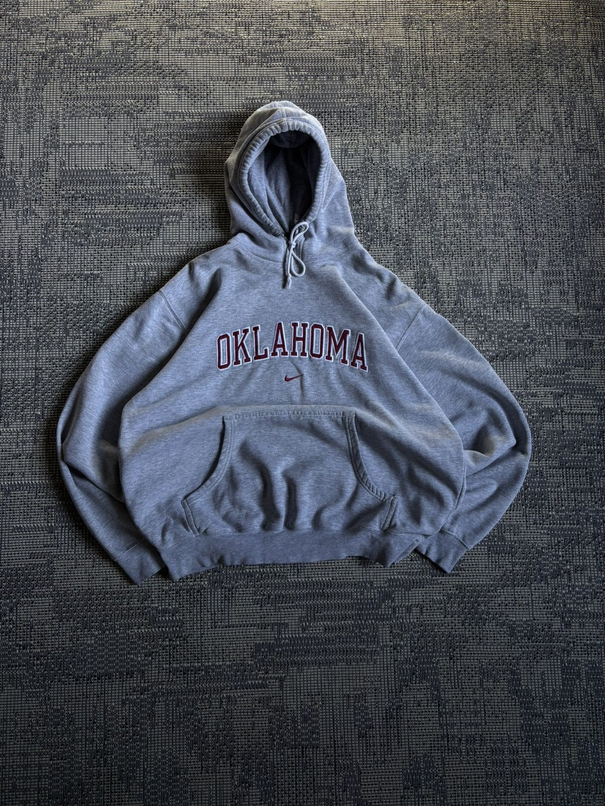 Nike Vintage Nike Oklahoma Big Logo Swoosh Boxy Fit Hoodie Size US L / EU 52-54 / 3 - 1 Thumbnail