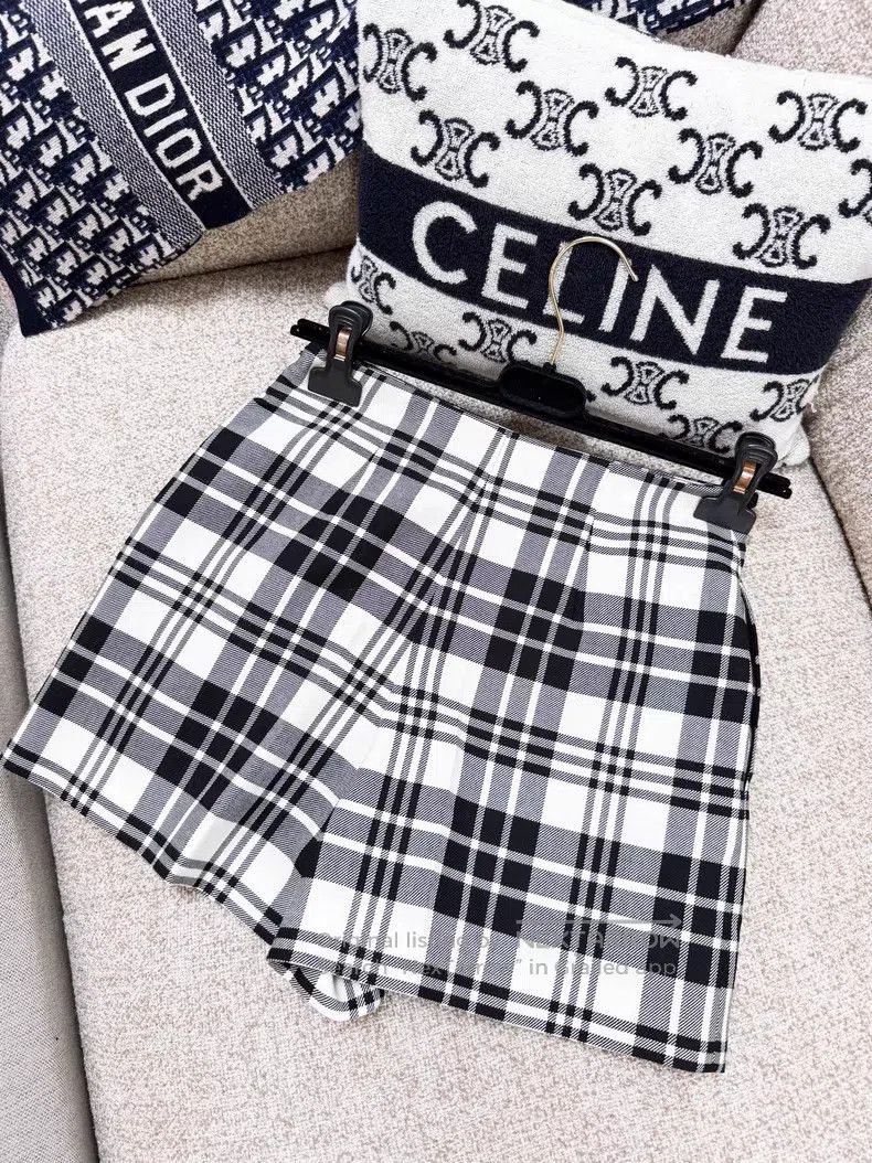 Dior Dior Beige and black plaid wool plaid shorts Size 42" / US 20 - 3 Thumbnail