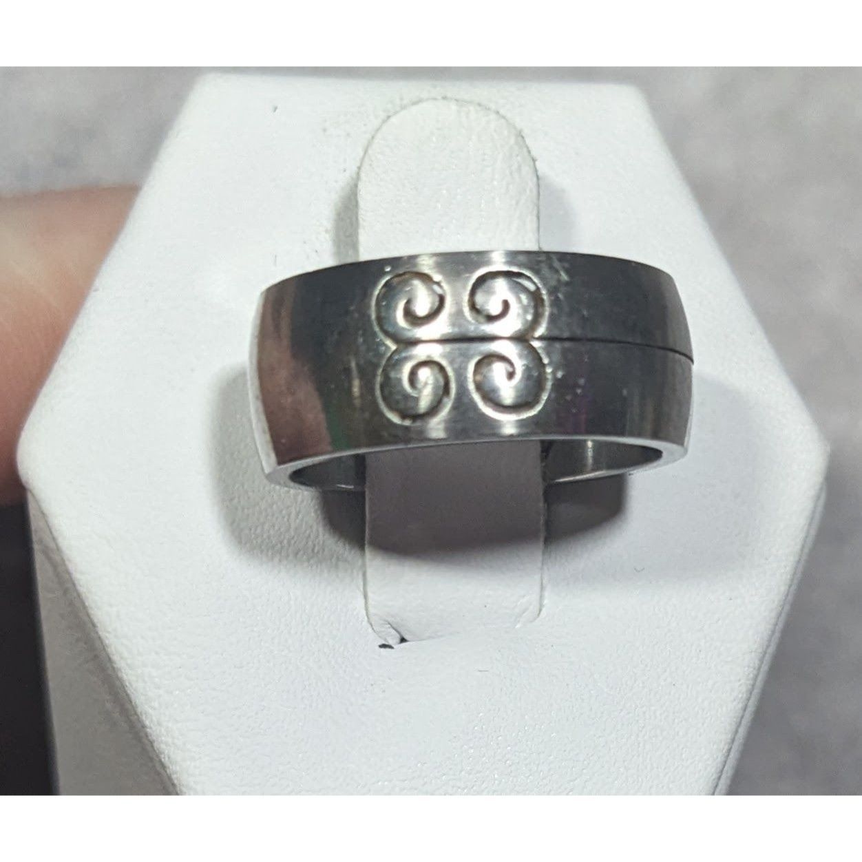 Other Vintage Floral Engraved Silver Tone Wide Band Ring Size 6 Size ONE SIZE - 2 Thumbnail