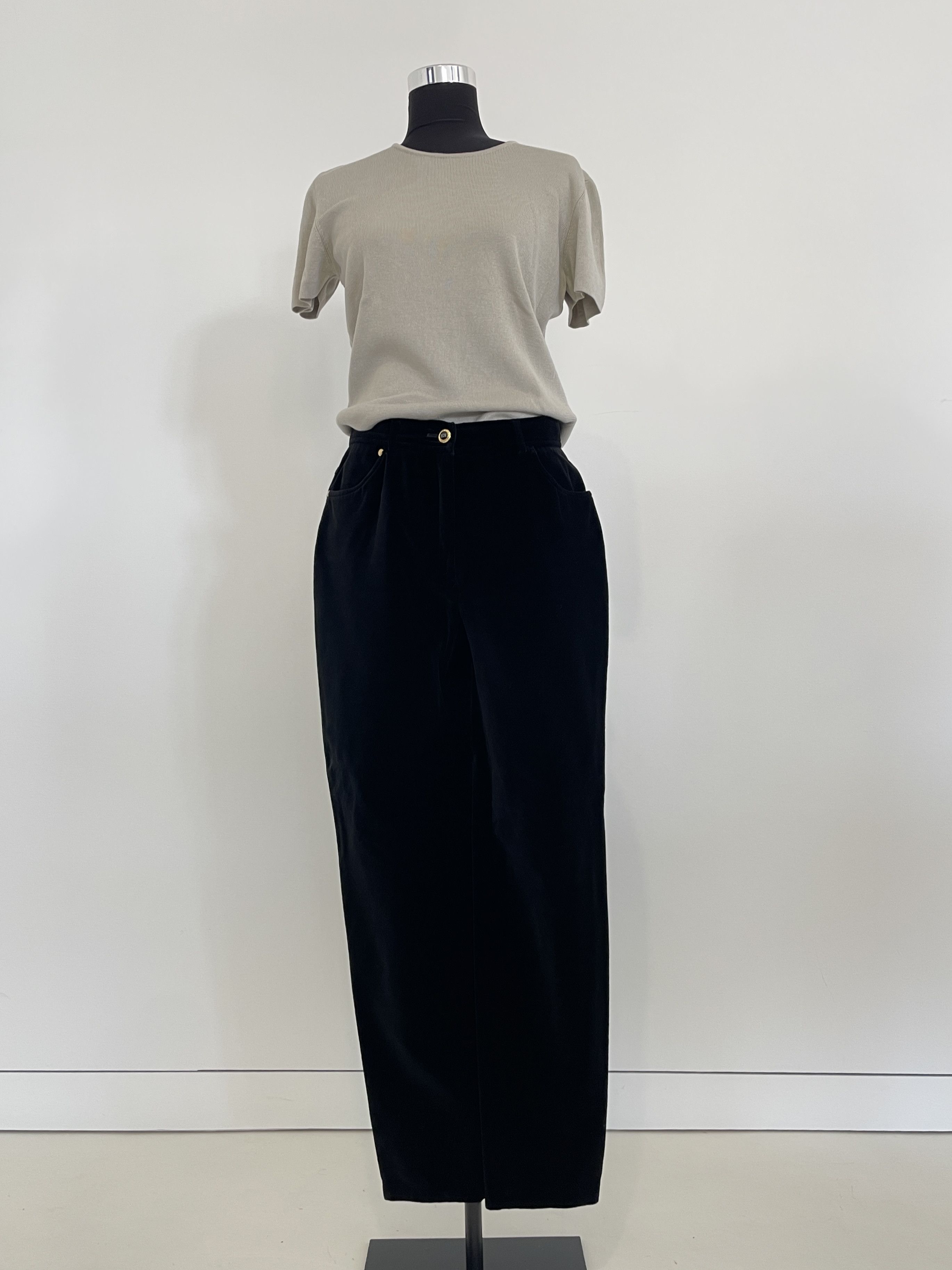 Escada × Vintage Runway Fall Winter 1983 Escada black velvet pants Size 28" / US 6 / IT 42 - 2 Thumbnail