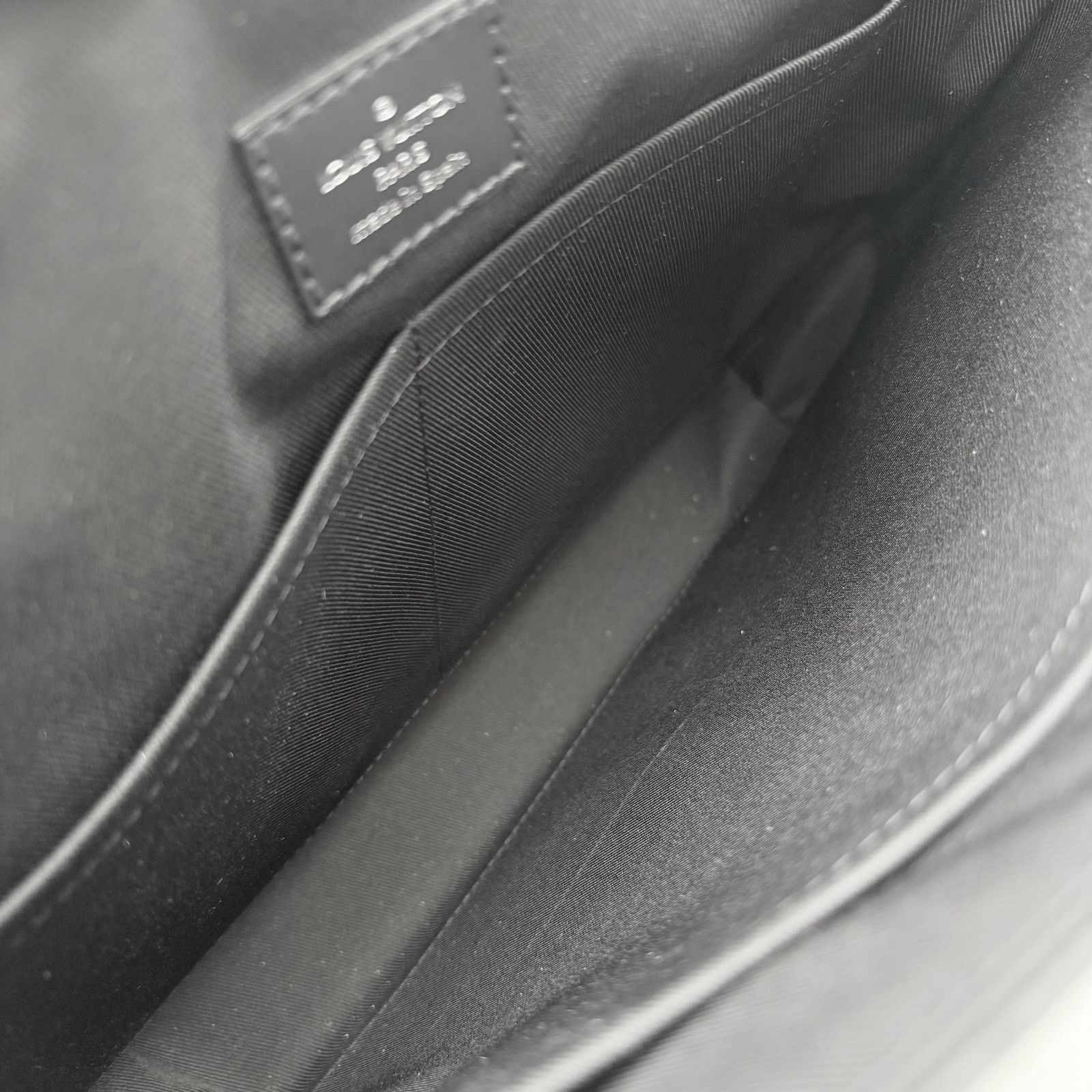 Louis Vuitton District Monogram Eclipse Messenger Bag | SUPER CLEAN! Size ONE SIZE - 20 Thumbnail