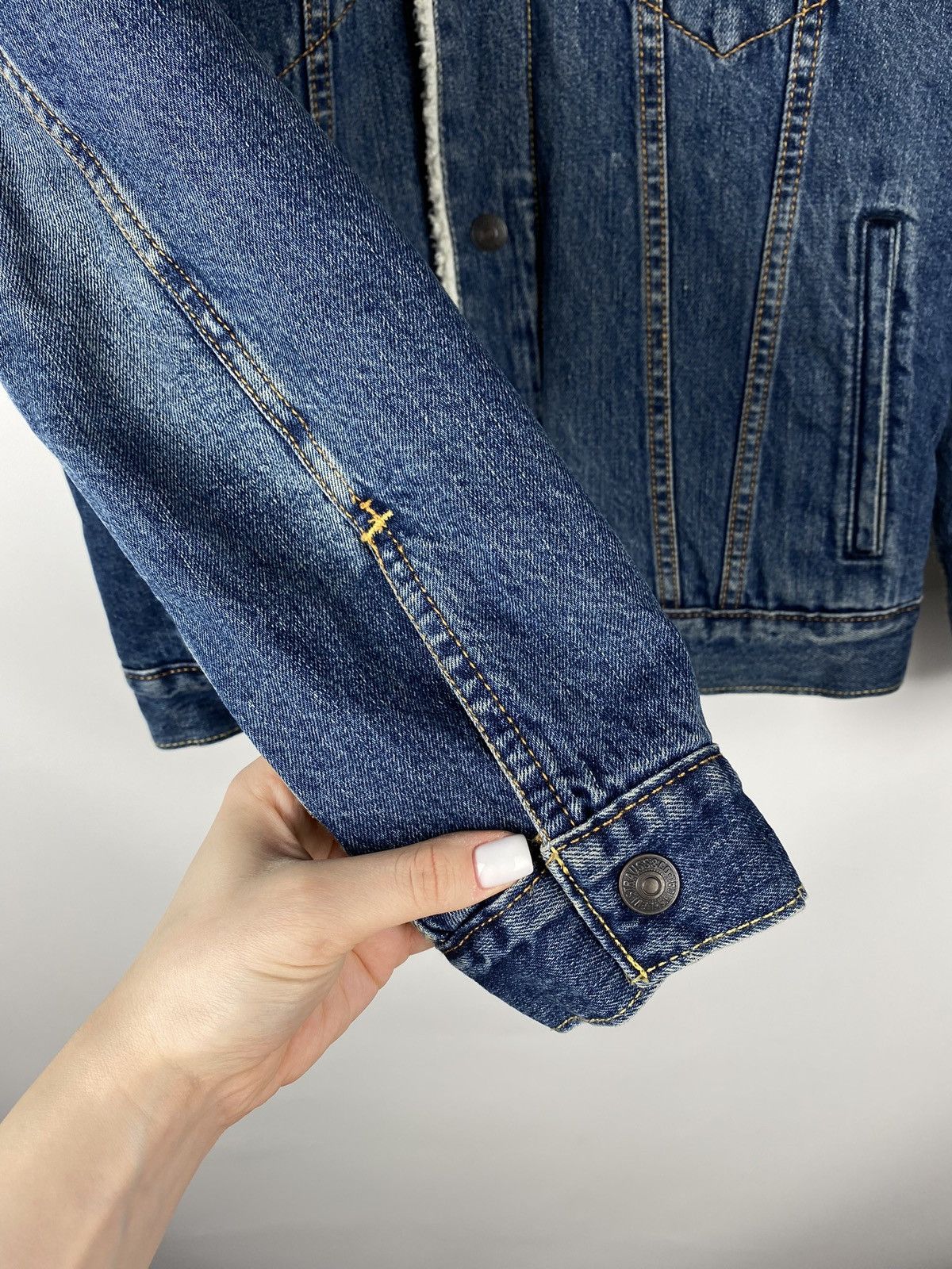 Levi's Levis Premium men’s Sherpa lined denim trucker jacket Size US S / EU 44-46 / 1 - 9 Thumbnail