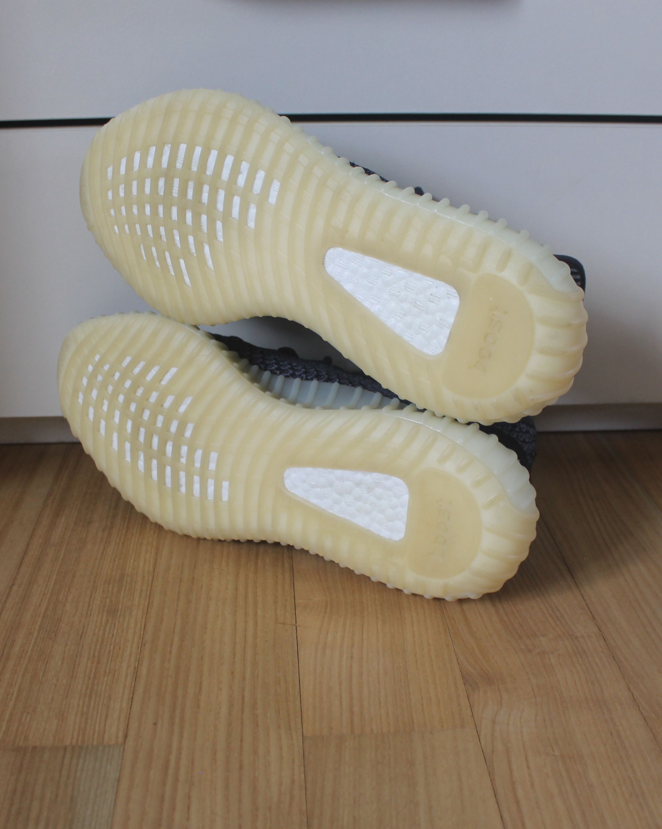 Adidas Yeezy Boost 350 V2 Carbon FZ5000 Size US 9 / EU 42 - 9 Thumbnail
