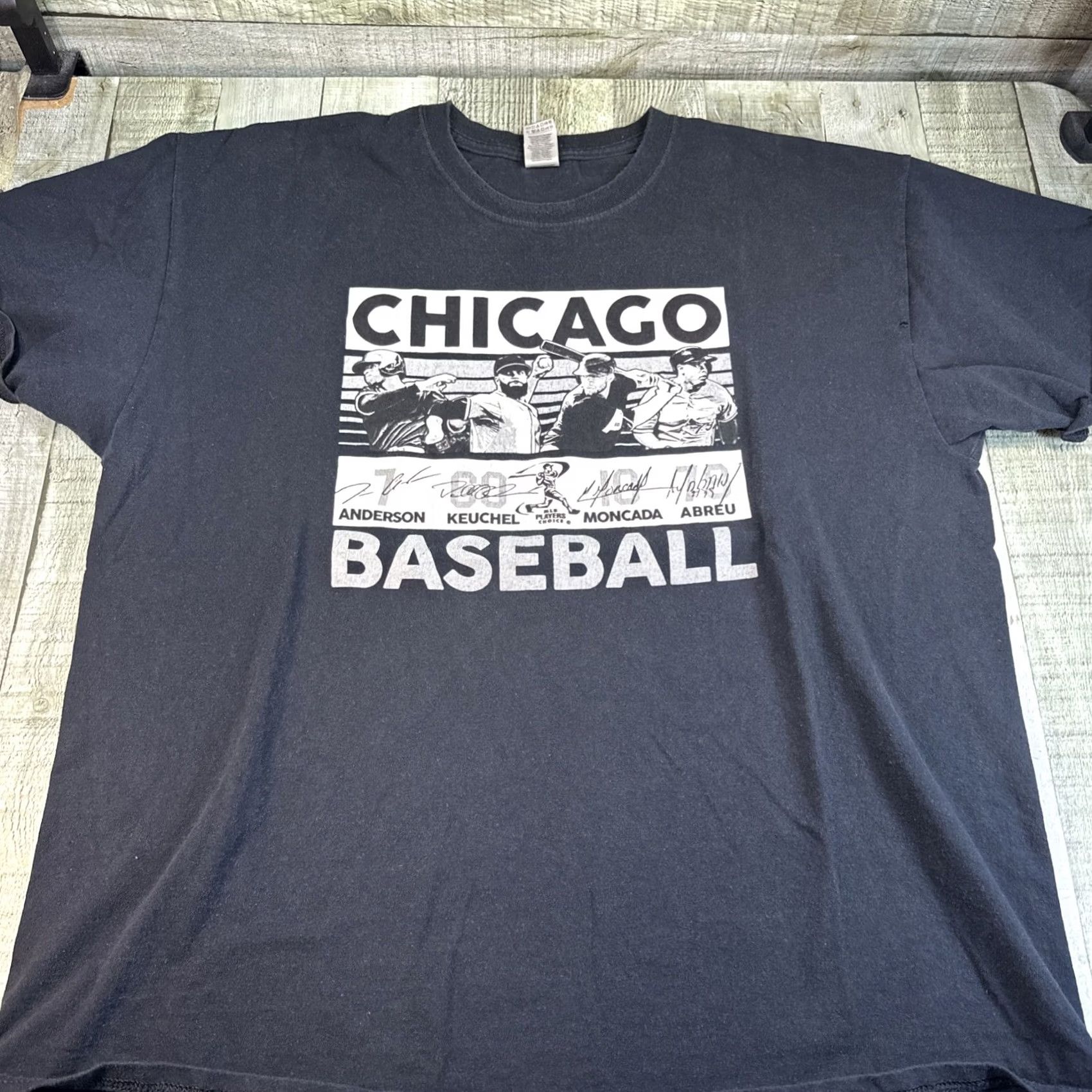 Gildan Gildan Heavy Cotton XL Black T-Shirt Chicago Baseball Graphic Men Crew Neck Short Sleeve Graphic Print Vintage: No Size US XL / EU 56 / 4 - 2 Thumbnail