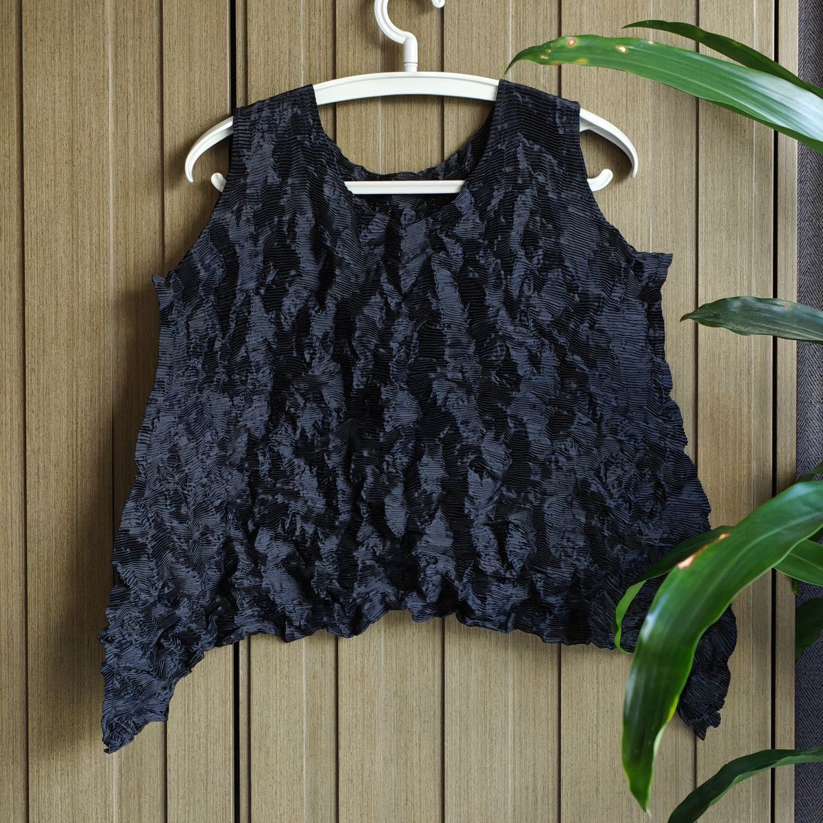 Issey Miyake Black Horizontal Striped Double-Sided Wave-Ruffled Top Size ONE SIZE - 1 Thumbnail