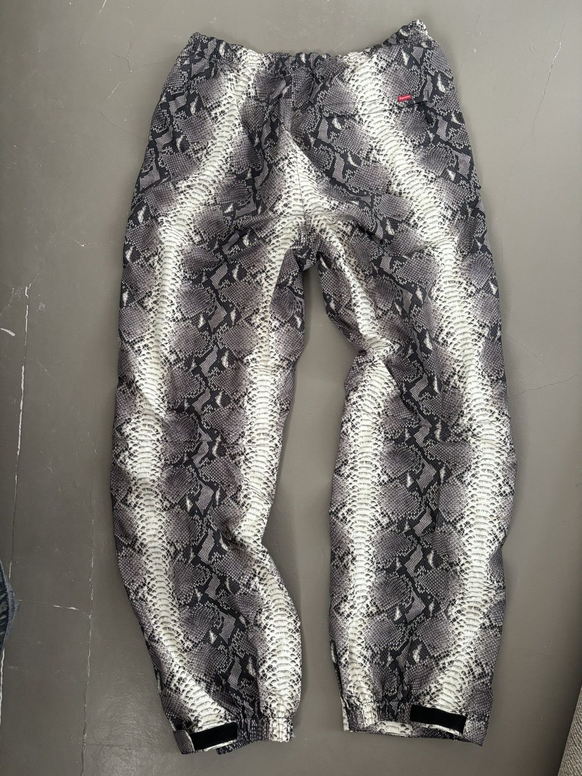 Supreme Supreme X north face snake skin Size US 32 / EU 48 - 10 Thumbnail
