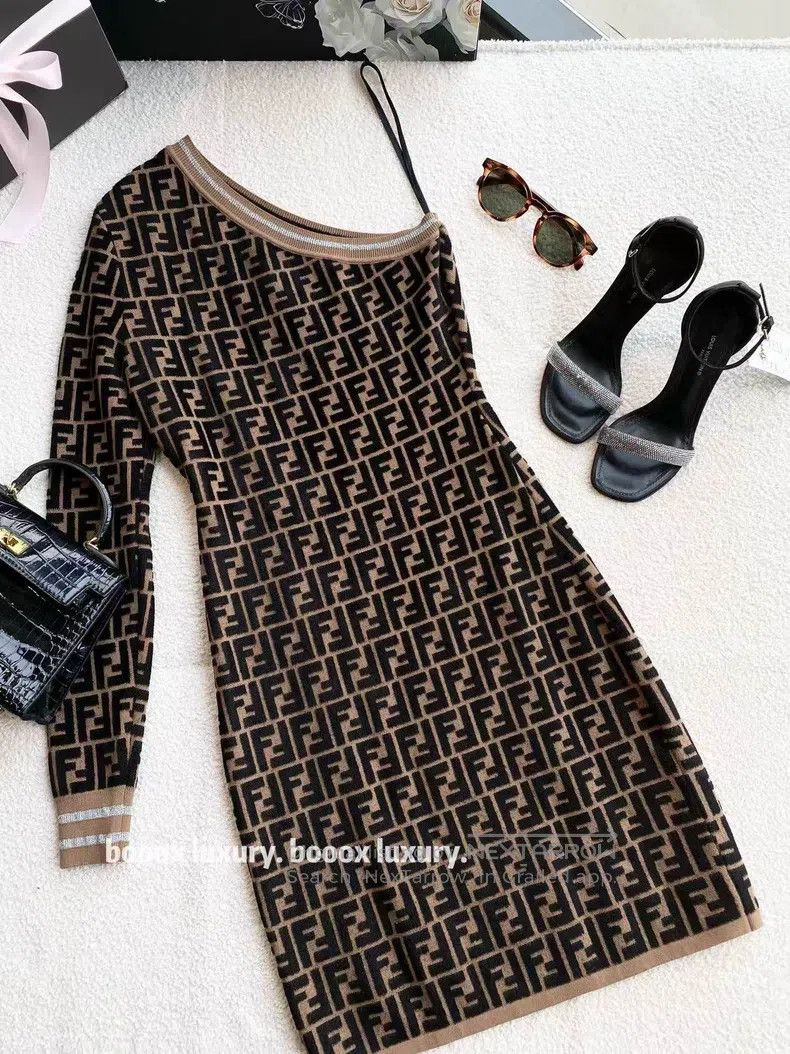 Fendi Fendi Viscose Fiber All-Over Print Knit Dress with Off-Sho Size XXS / US 00 / IT 34 - 1 Thumbnail