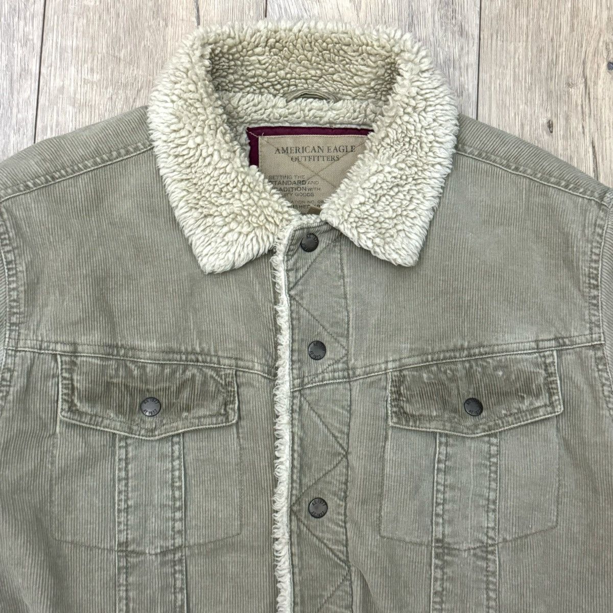 Image of American Eagle Outfitters 90's American Eagle Sherpa Lined Corduroy Trucker Jacket in Olive (Size X