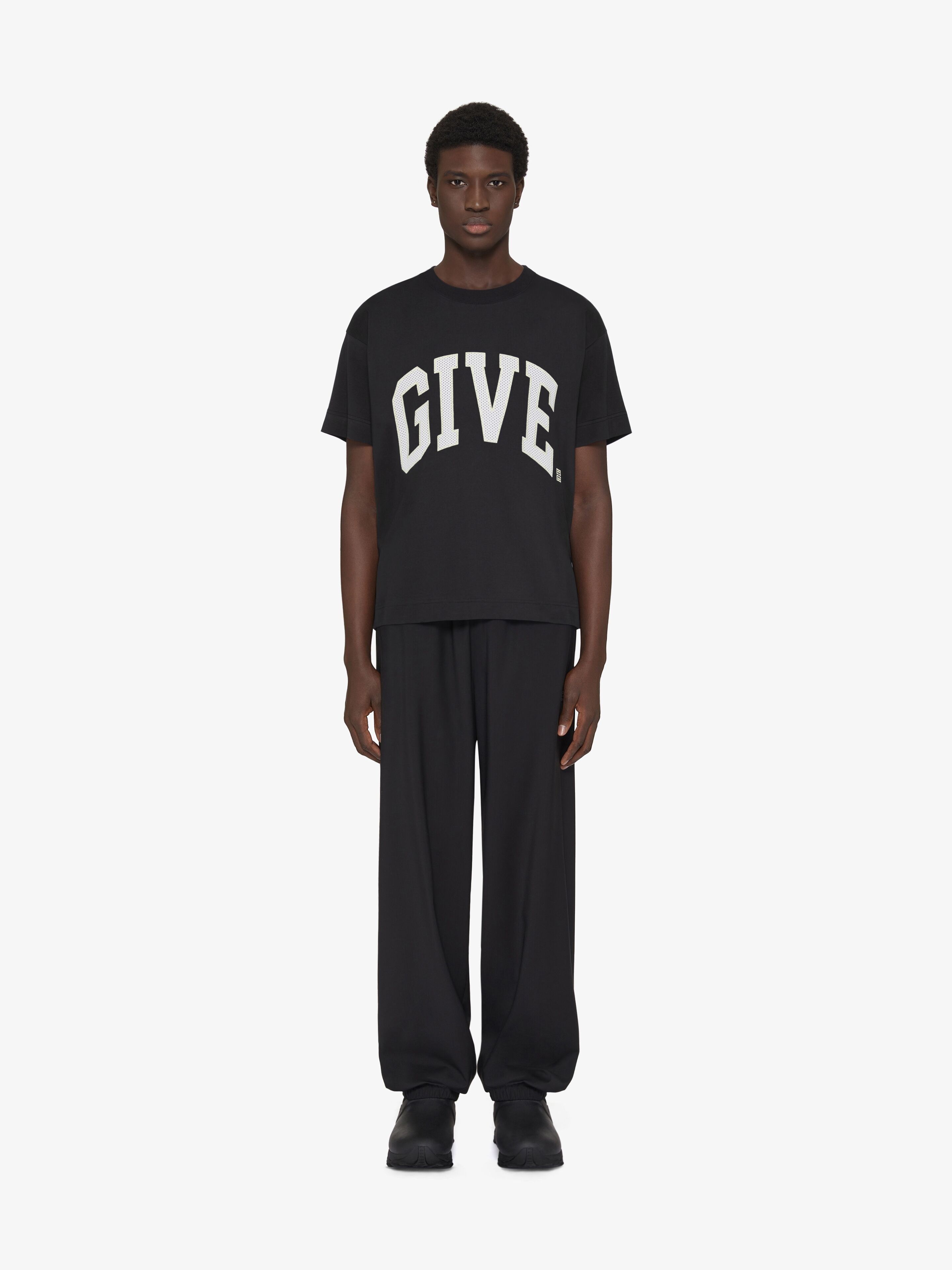 Givenchy o1w1db10325 Classic Fit College Embroidery T-Shirt in Black Size US XXL / EU 58 / 5 - 4 Thumbnail
