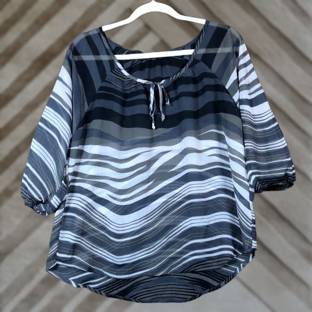 Express Express Womens Blouse Zebra Print Black White Sheer 3/4 Sleeve Small Size S / US 4 / IT 40 - 1 Thumbnail