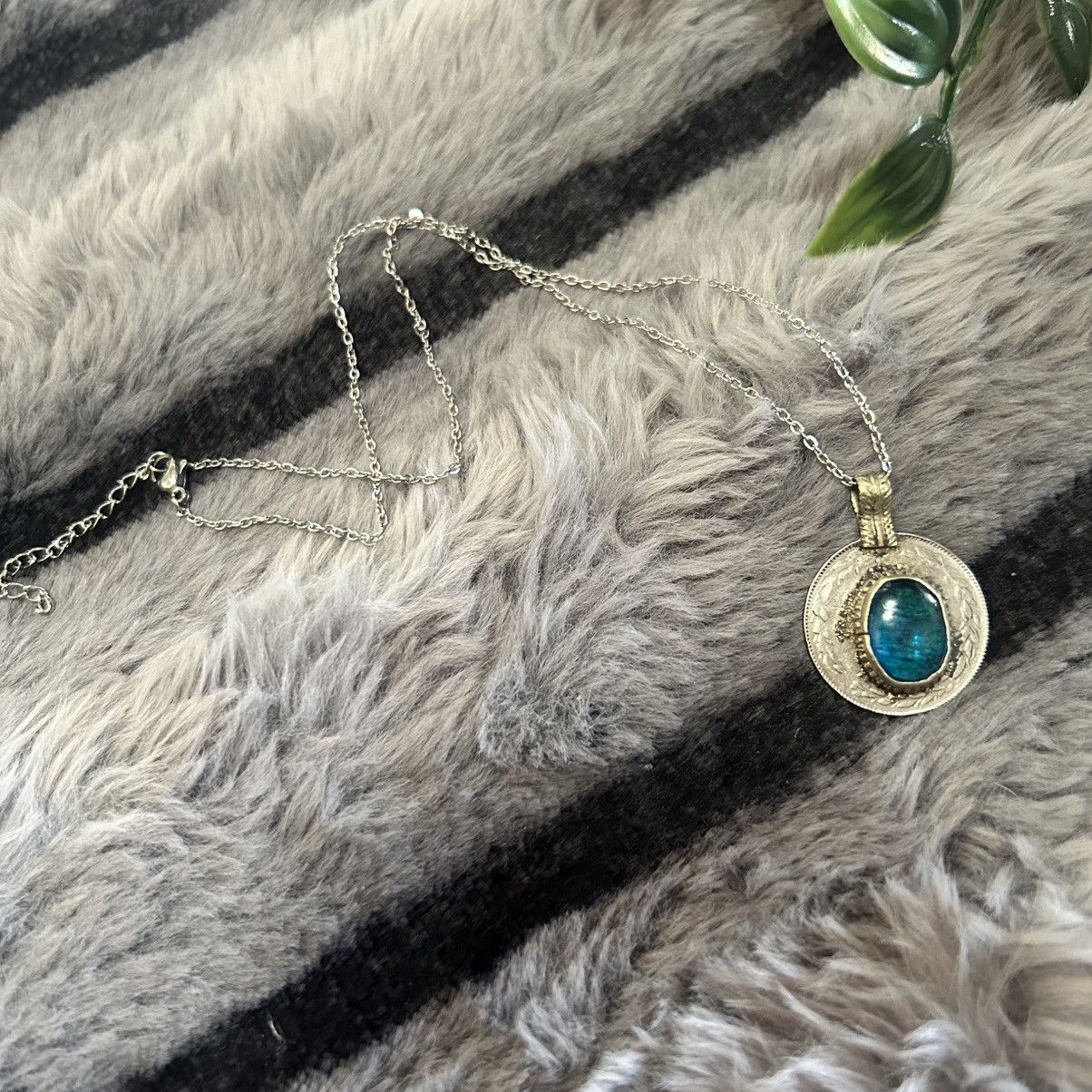 Handmade Handcrafted vintage cabochon glass coin pendant necklace Size ONE SIZE - 8 Thumbnail