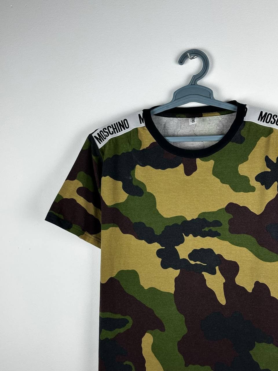Moschino × Vintage Moschino Underwear Camo T-Shirt Size XL Size US XL / EU 56 / 4 - 3 Thumbnail