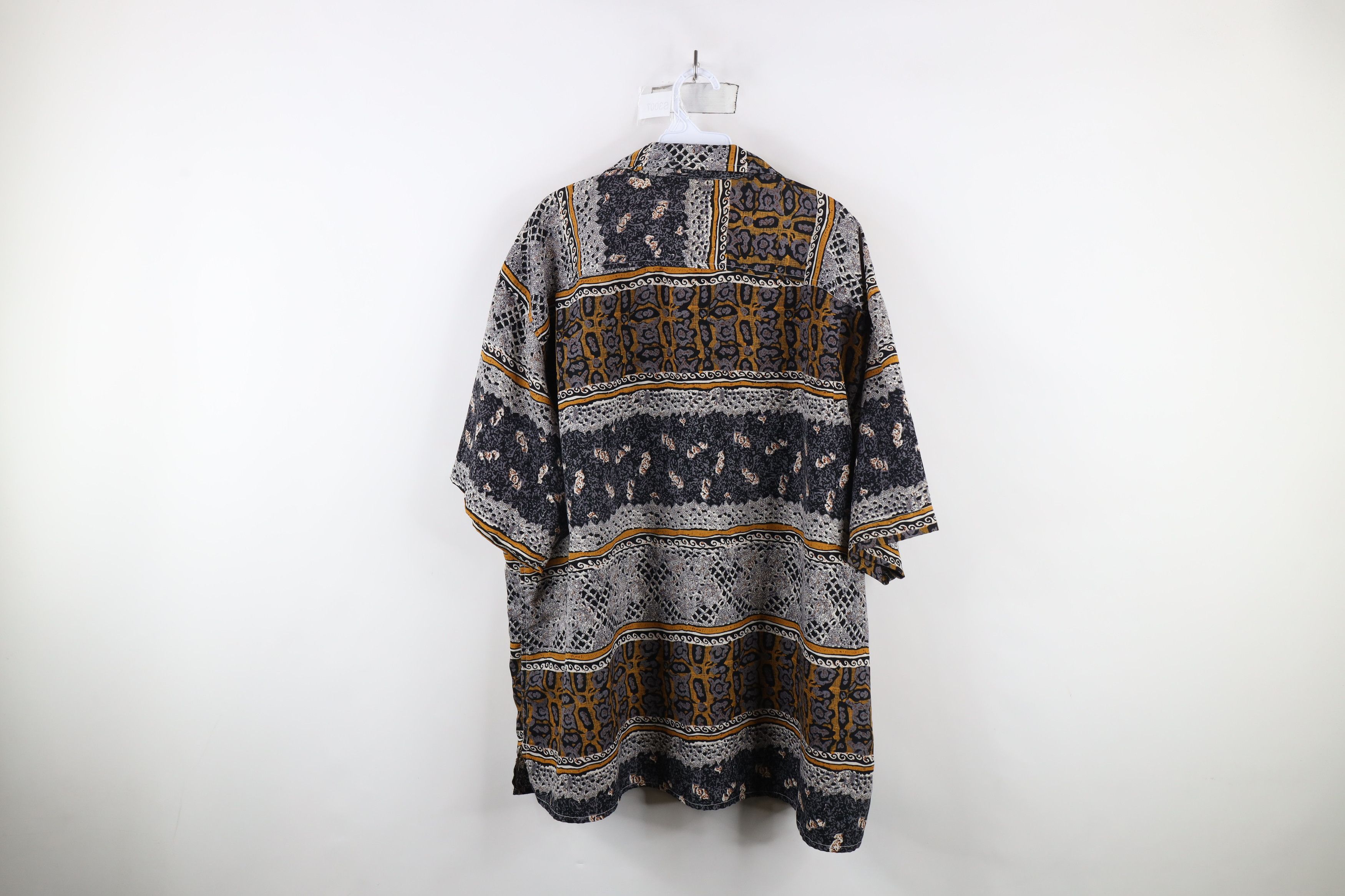Vintage Vintage 90s Streetwear Faded Geometric Hawaiian Button Shirt Size US XXL / EU 58 / 5 - 7 Thumbnail