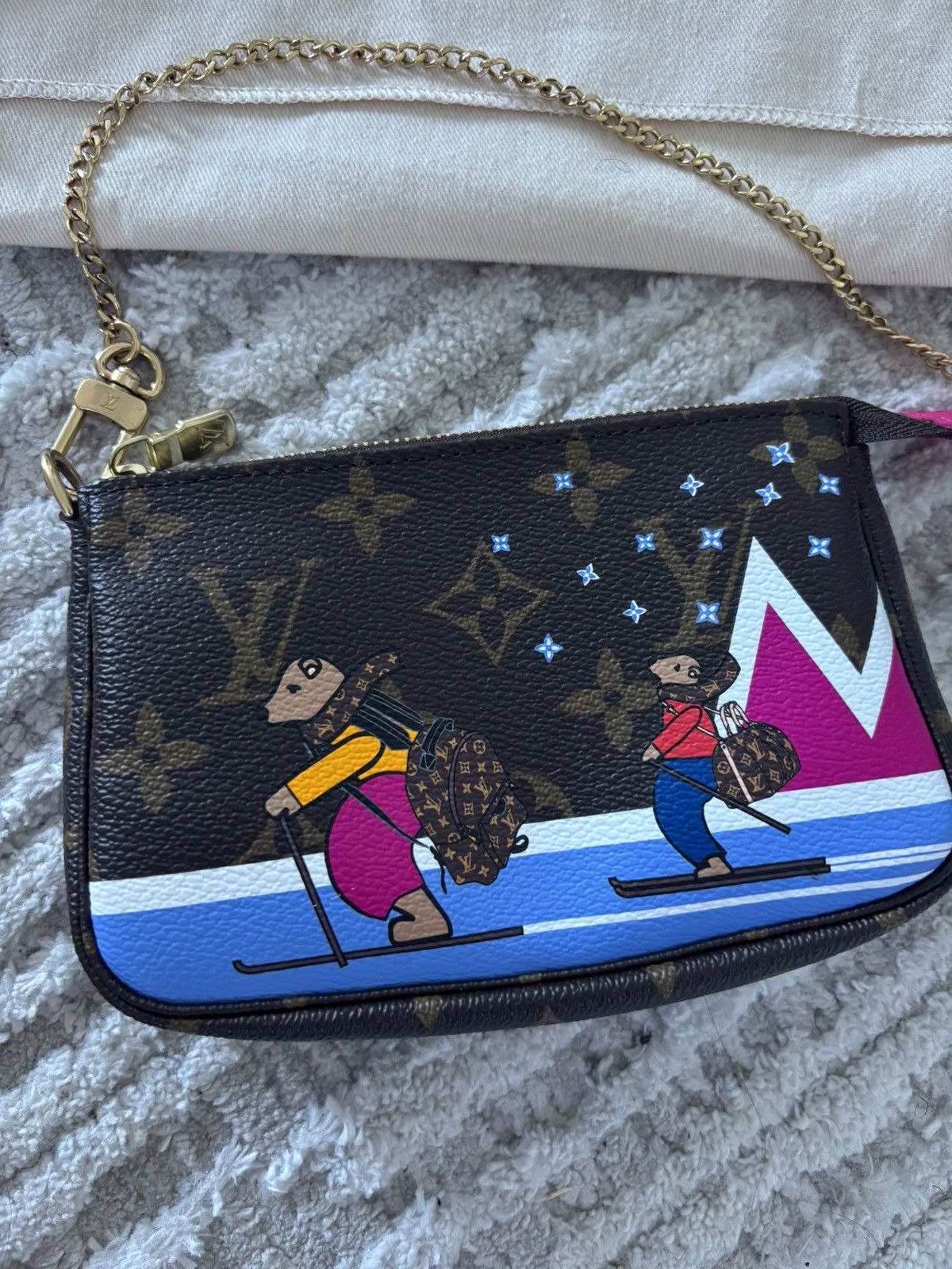 Louis Vuitton Louis Vuitton Skiing Bears Vivienne Bag Size ONE SIZE - 2 Thumbnail