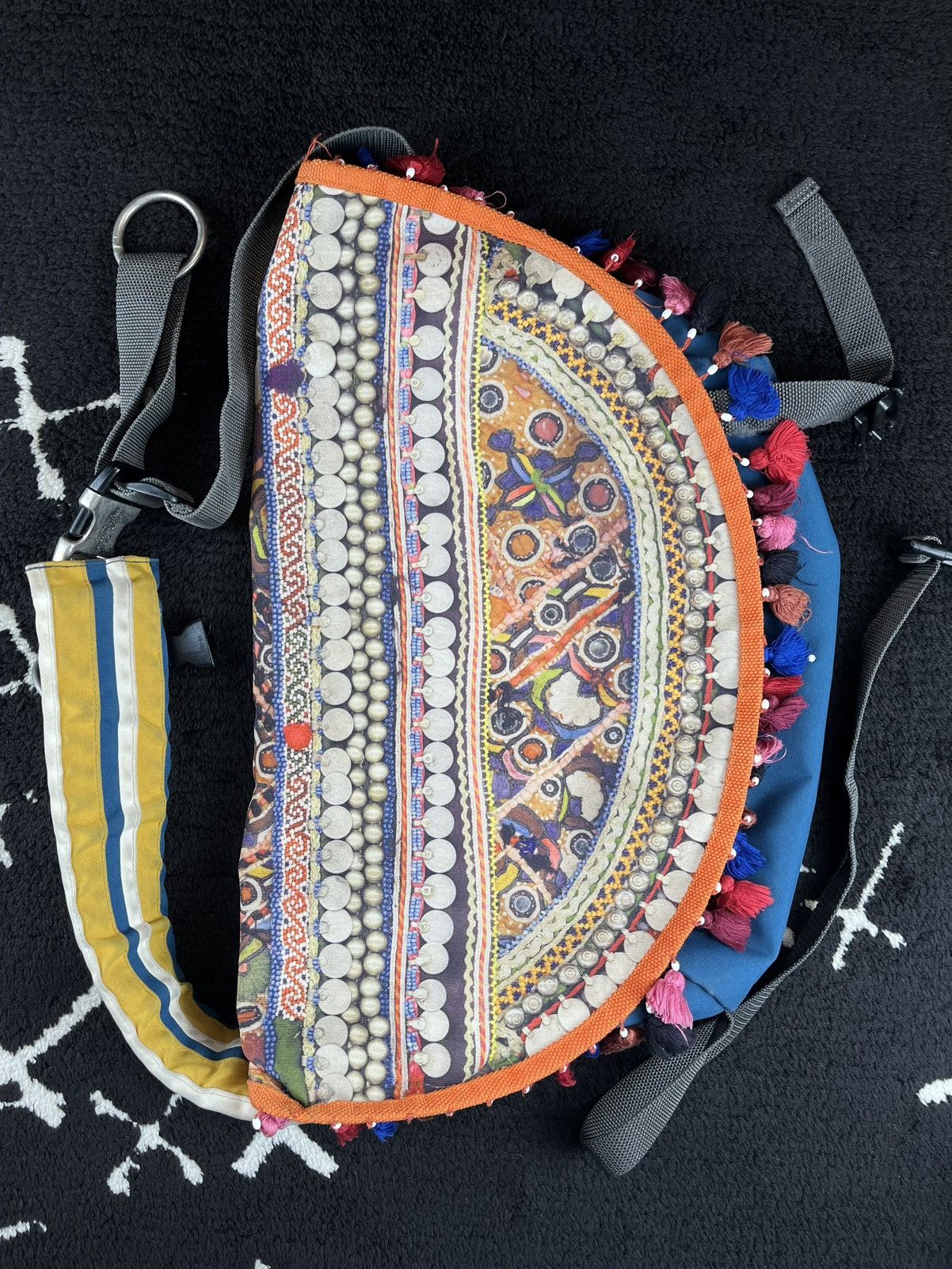 Undercover SS08 Undercover Ethnic Messenger Sling Bag Size ONE SIZE - 2 Thumbnail