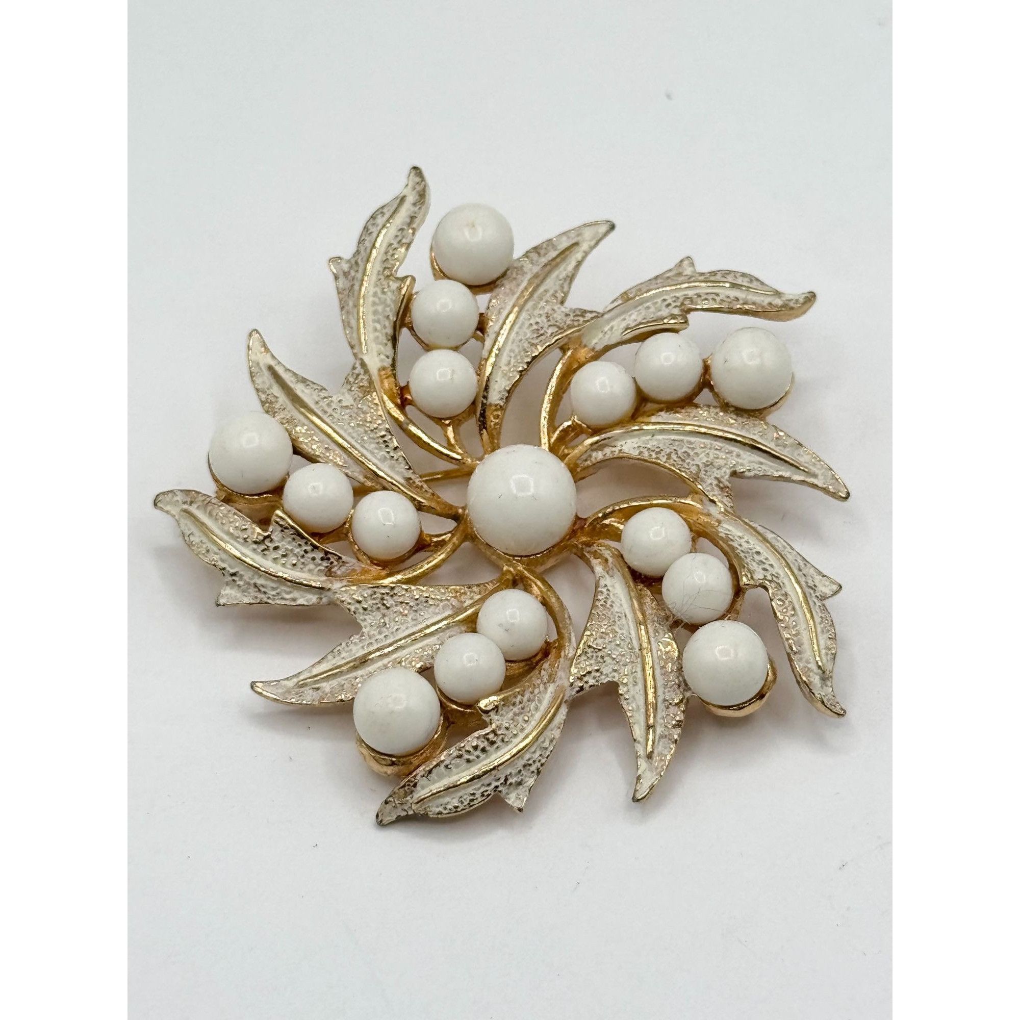 Other Vintage Signed ART Arthur Pepper white beaded flower brooch Size ONE SIZE - 2 Thumbnail